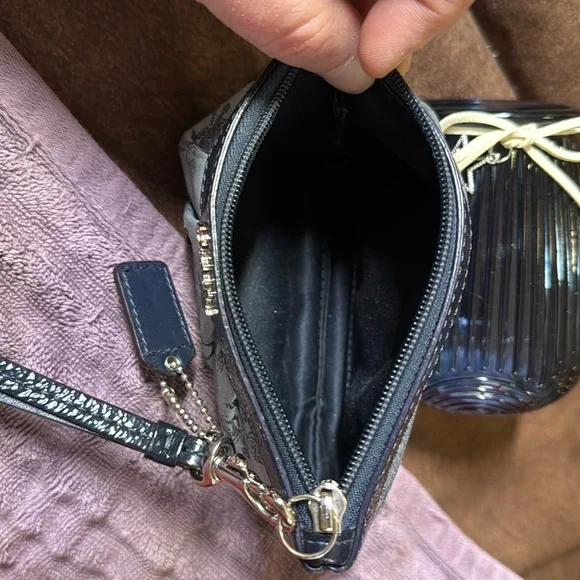Vintage COACH perfect pre-loved condition wristlet. Two-tone blue with silver.